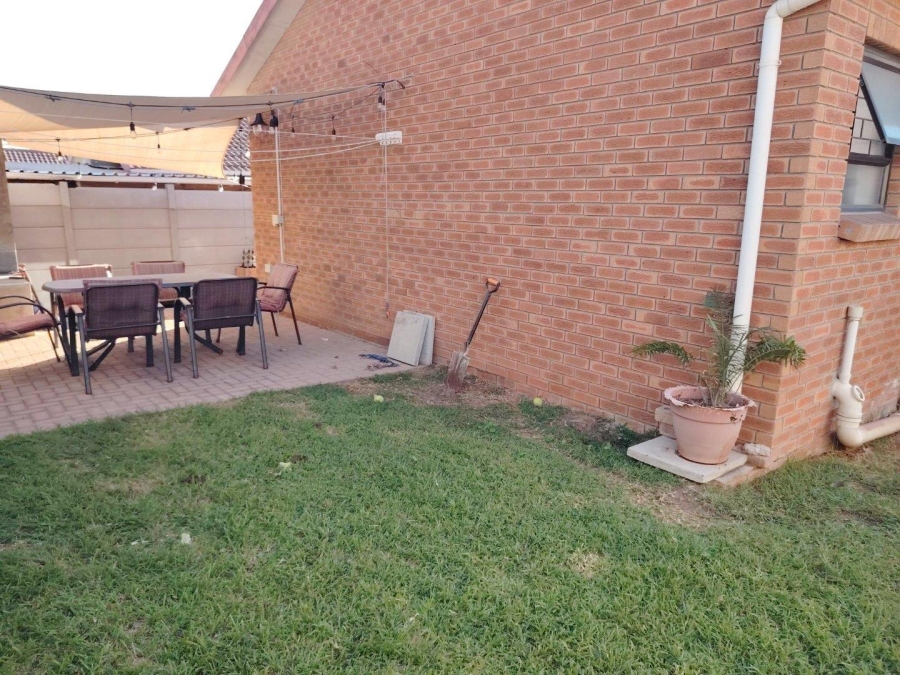 To Let 3 Bedroom Property for Rent in Protea Heights Western Cape